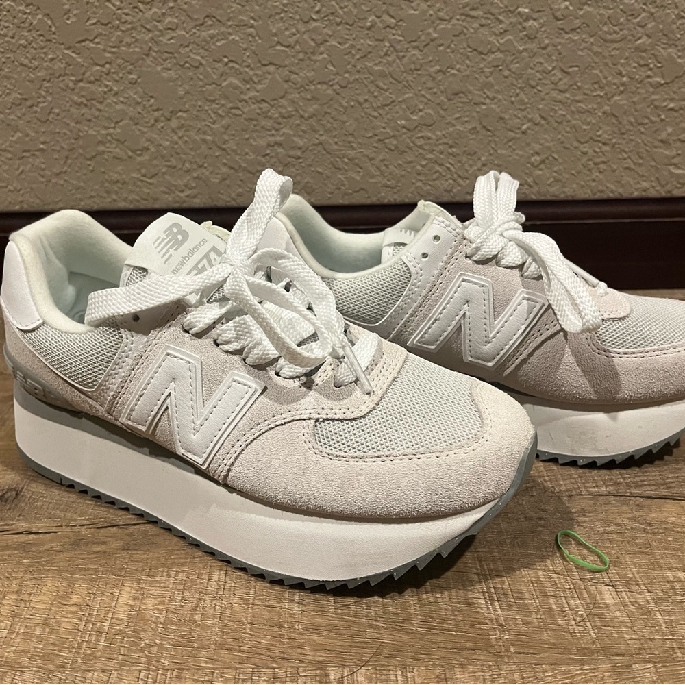 New Balance Women's light grey Platform Sneakers